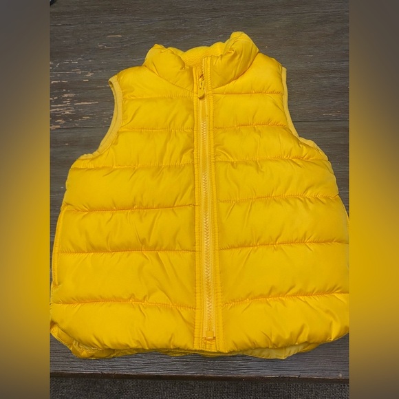 Baby GAP Puffer Vest - Size 3yrs (33-36lbs) Yellow / Gold - Picture 1 of 4